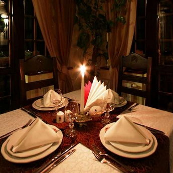 Романтична вечеря при свічках в ресторані Трапезна, Карпати