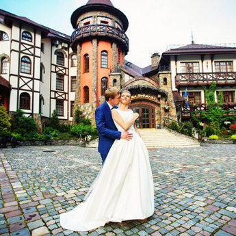 Luxurious wedding at the hotel-castle in the Carpathian Vezha Vedmezha