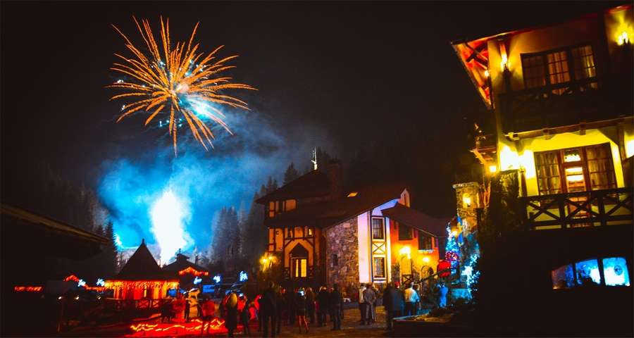 Новий рік в Карпатах - неповторні святкові феєрверки і салюти