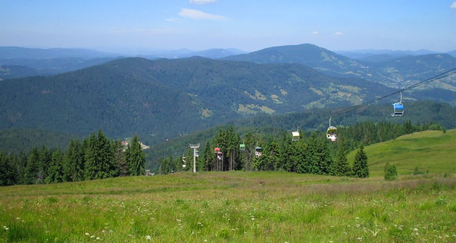 The cable car to the mountain Vysokiy Verh, Volosyanka