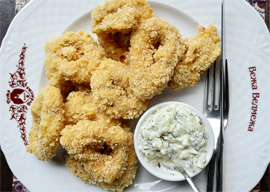 Squid rings with tartar sauce 