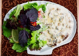 Теплий салат із морепродуктів